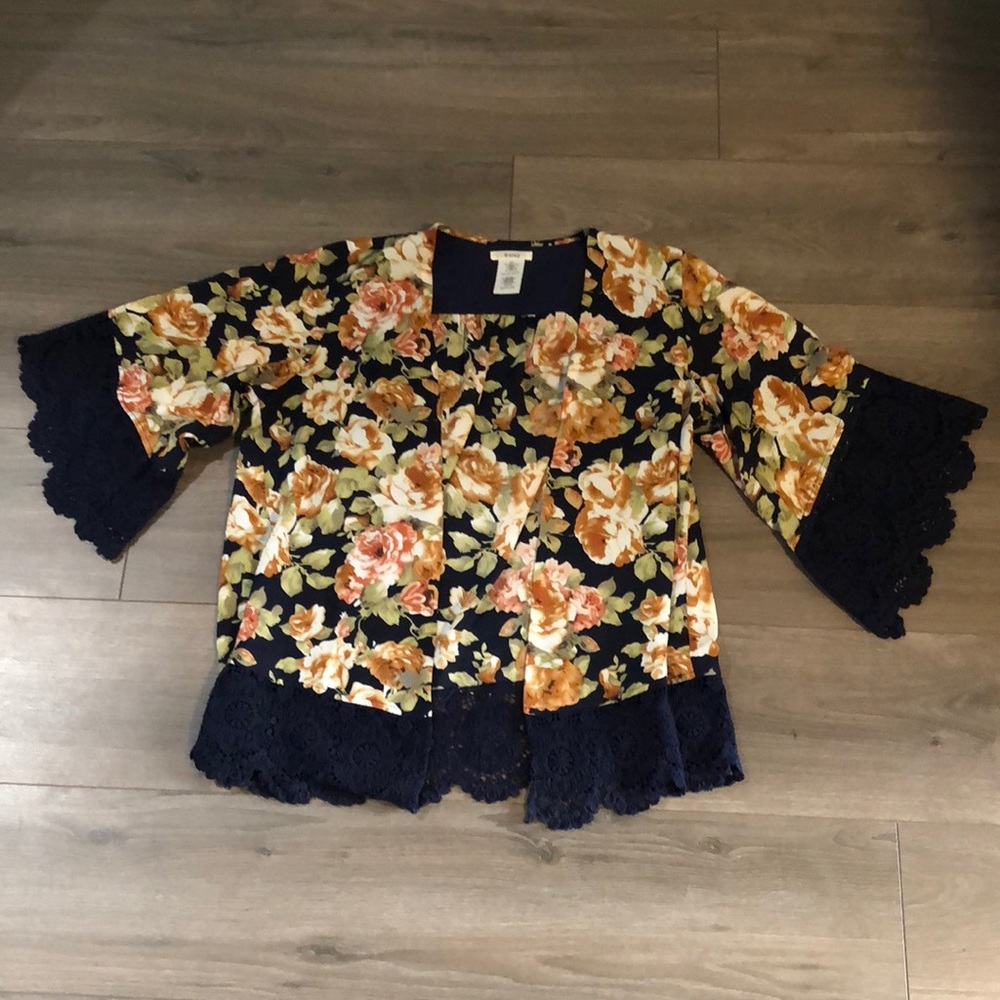 Esley Lightweight Blouse